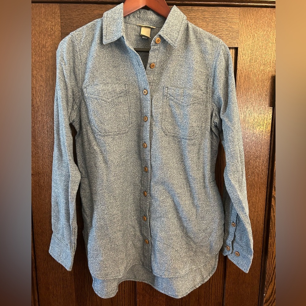 Duluth Trading Co. Women’s Button Down Flannel size Small pockets soft
